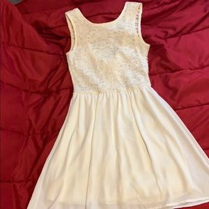 Beautiful dress, lace top with bow on the back